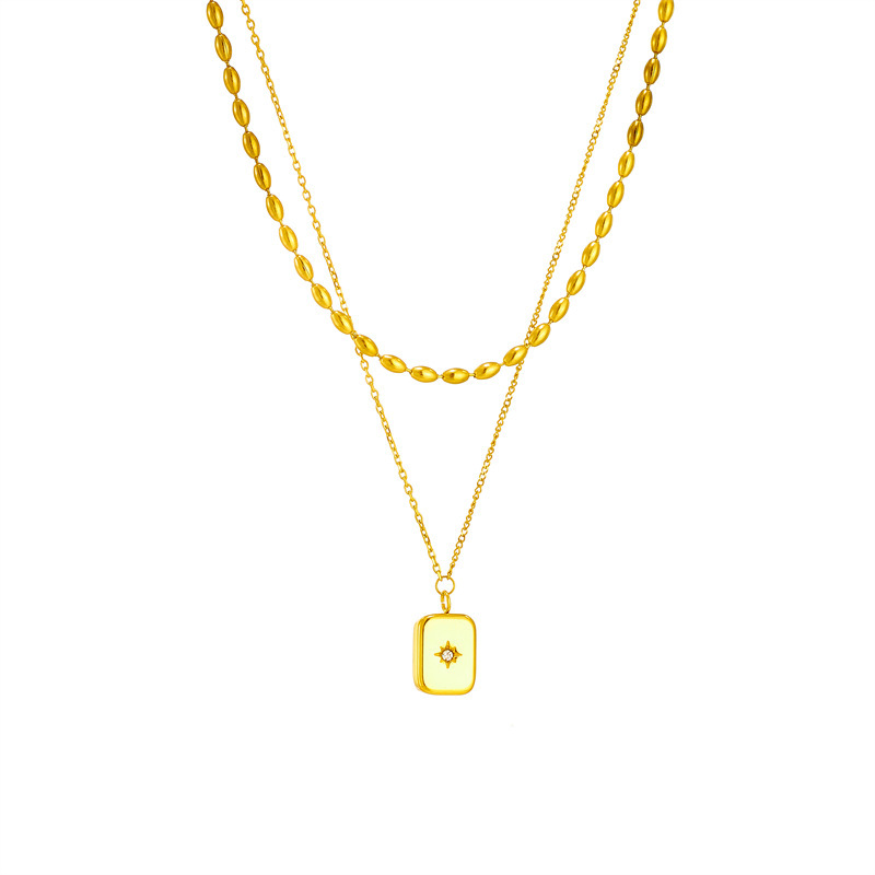 European and American style minimalist retro three-dimensional square pendant with eight-pointed star and diamonds, exquisite, simple and versatile, suitable for layering necklaces.