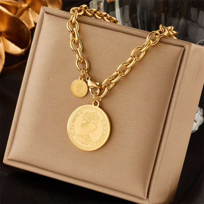 Trendy, niche, new design, retro-style, high-end stainless steel clavicle chain with multi-layered, irregular design.