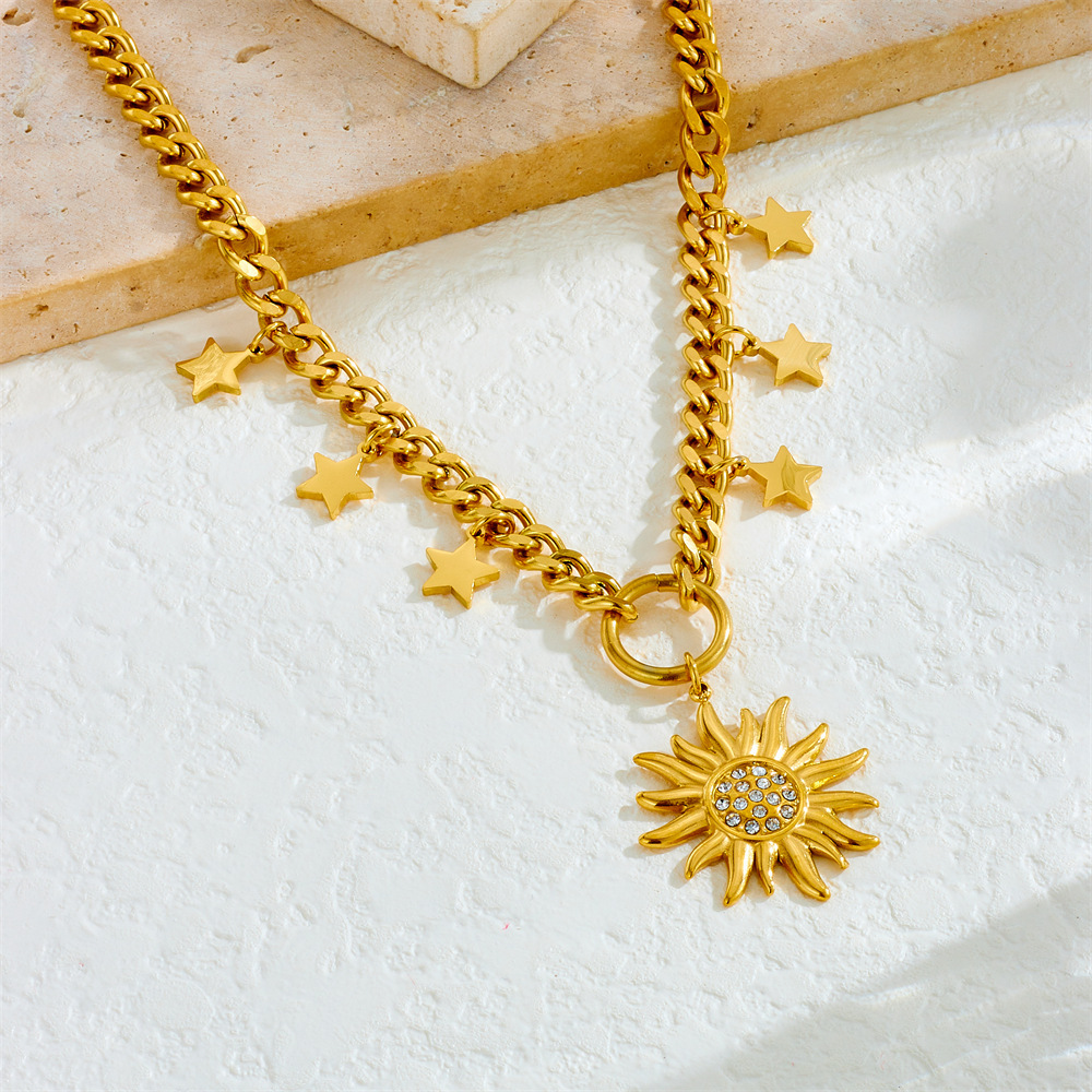 European and American unisex stainless steel chunky chain necklace with star, diamond-encrusted wings, sun pendant, sweater chain, jewelry wholesale.