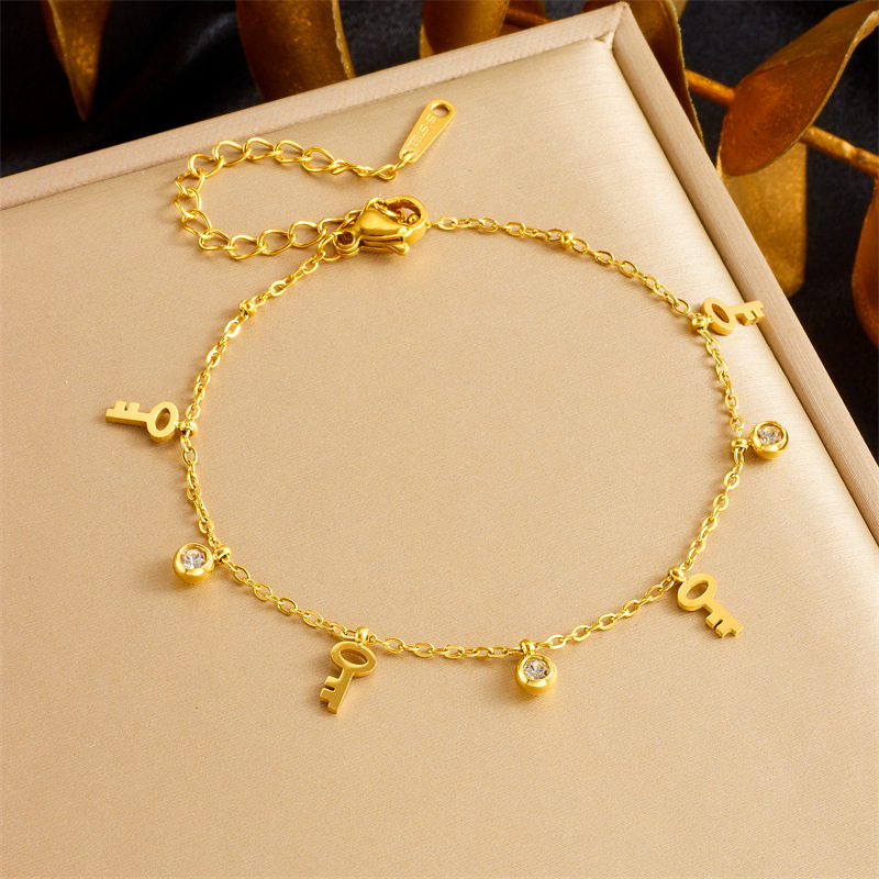 Stylish Commuter-Friendly Minimalist Gold-Plated Stainless Steel Butterfly Round Lightning Crown Eye Pendant Chain Jewelry Set