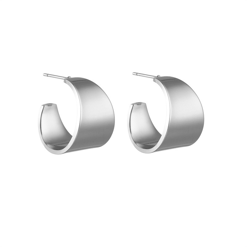 European and American minimalist cool style exquisite glossy C-shaped wide face high-end temperament temperament individual titanium steel stud earrings