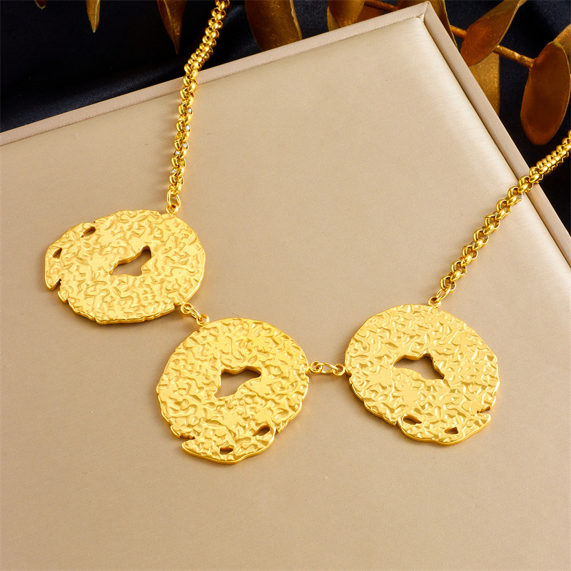 Cross-border trade, exaggerated irregular pattern geometric spiral pendant necklace for women, hip-hop sweater chain, new jewelry.