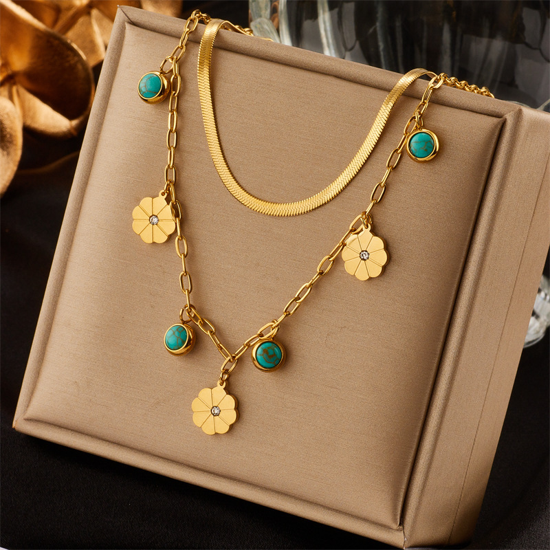 Trendy, niche, new design, retro-style, high-end stainless steel clavicle chain with multi-layered, irregular design.