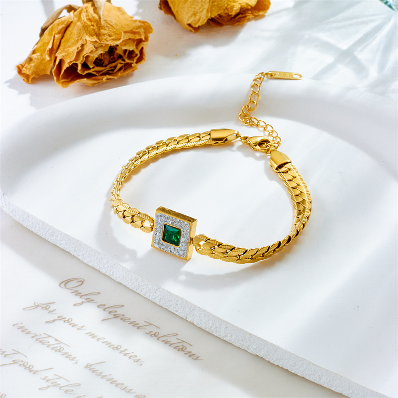 Fashionable, niche, retro, light luxury, simple diamond-encrusted emerald square pendant necklace and bracelet jewelry set