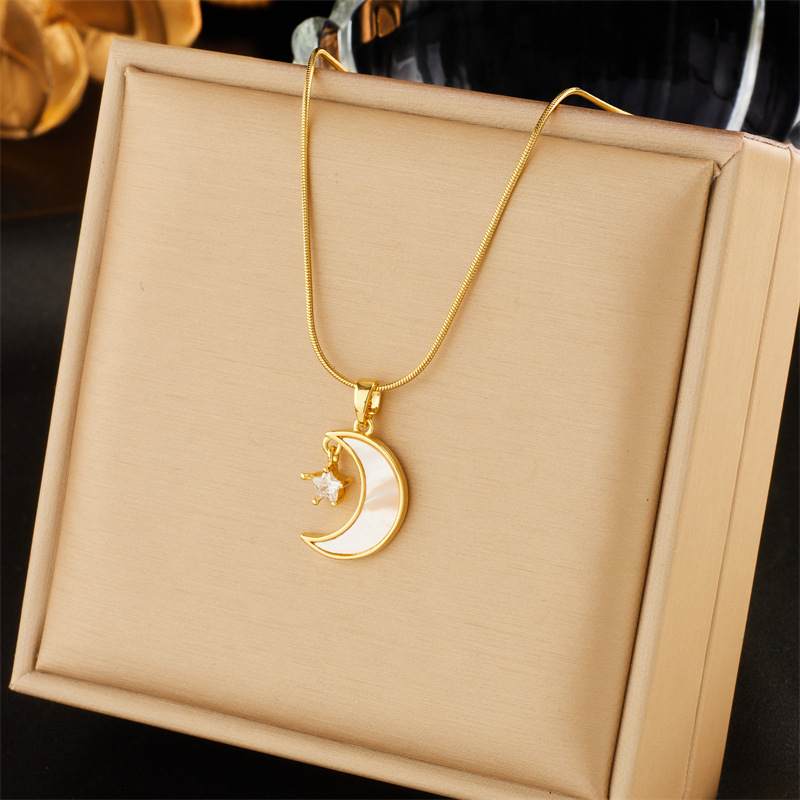 Fashionable, niche, creative design, retro, high-end, elegant mother-of-pearl pendant with diamonds, floral and heart-shaped accessories necklace.