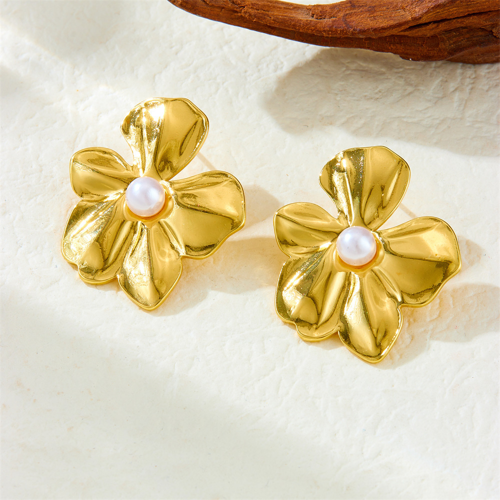 French retro gold flower earrings, understated luxury, niche stainless steel, high-end earrings, statement jewelry, stud earrings