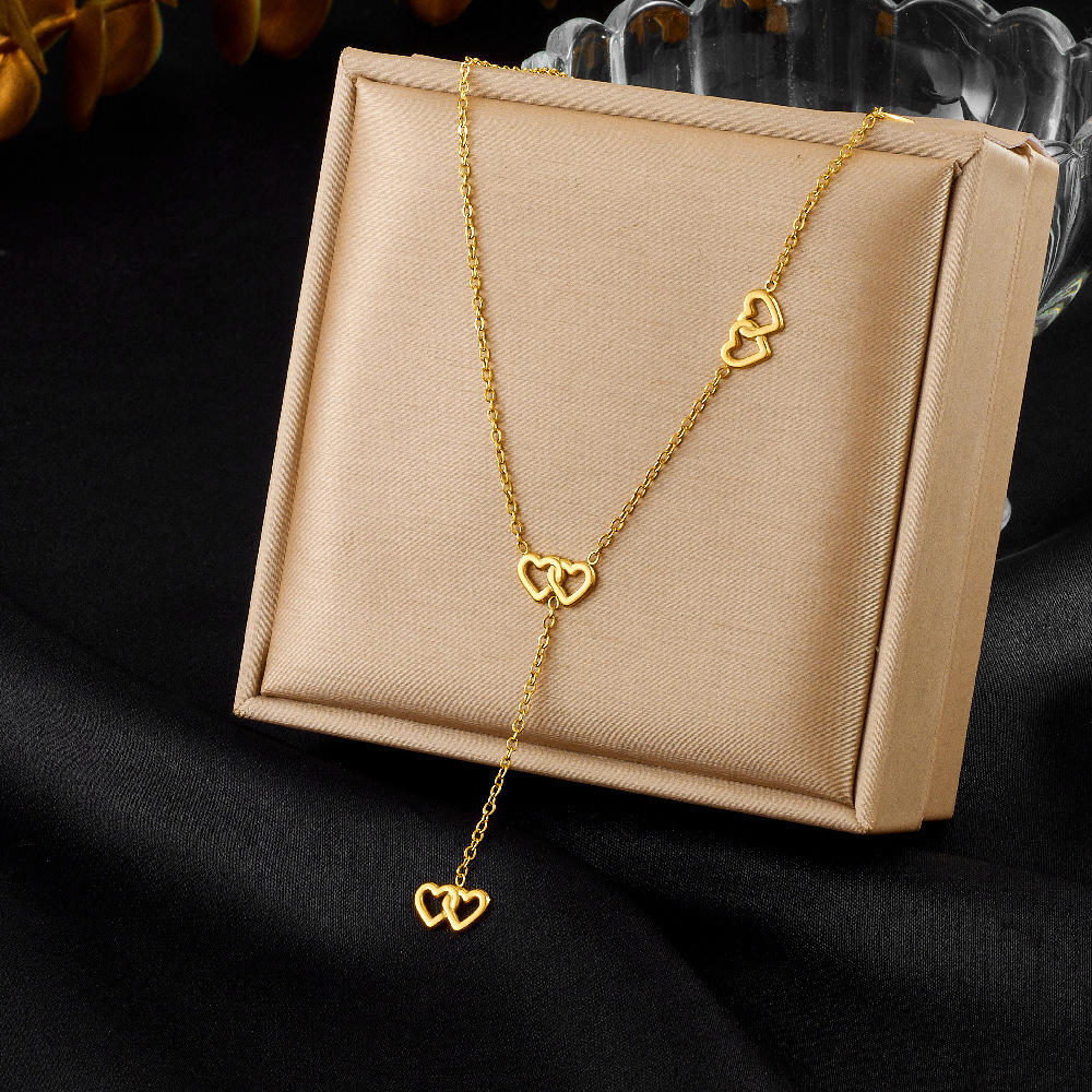 New, unique, versatile, and simple stainless steel necklace with rhinestone-studded heart-shaped accessories and Y-shaped long tassel.