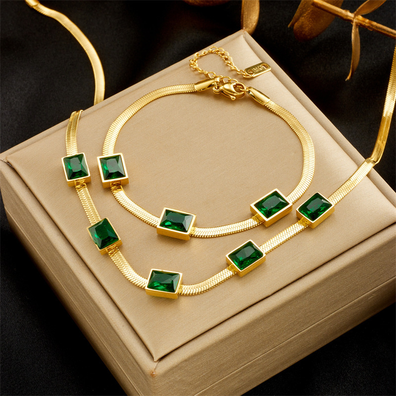 Fashionable, niche, light luxury, high-end emerald sugar cube bracelet and necklace set with titanium steel, elegant retro and minimalist style.