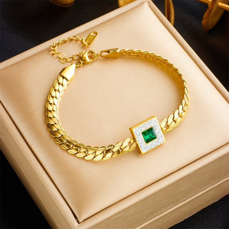 Fashionable, niche, retro, light luxury, simple diamond-encrusted emerald square pendant necklace and bracelet jewelry set