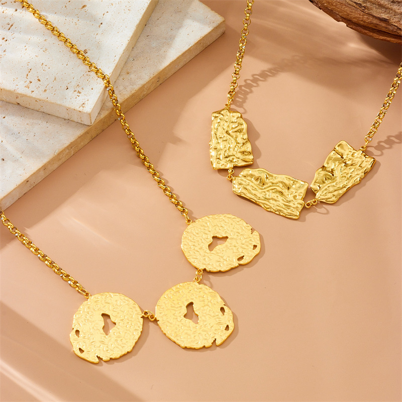 Cross-border trade, exaggerated irregular pattern geometric spiral pendant necklace for women, hip-hop sweater chain, new jewelry.