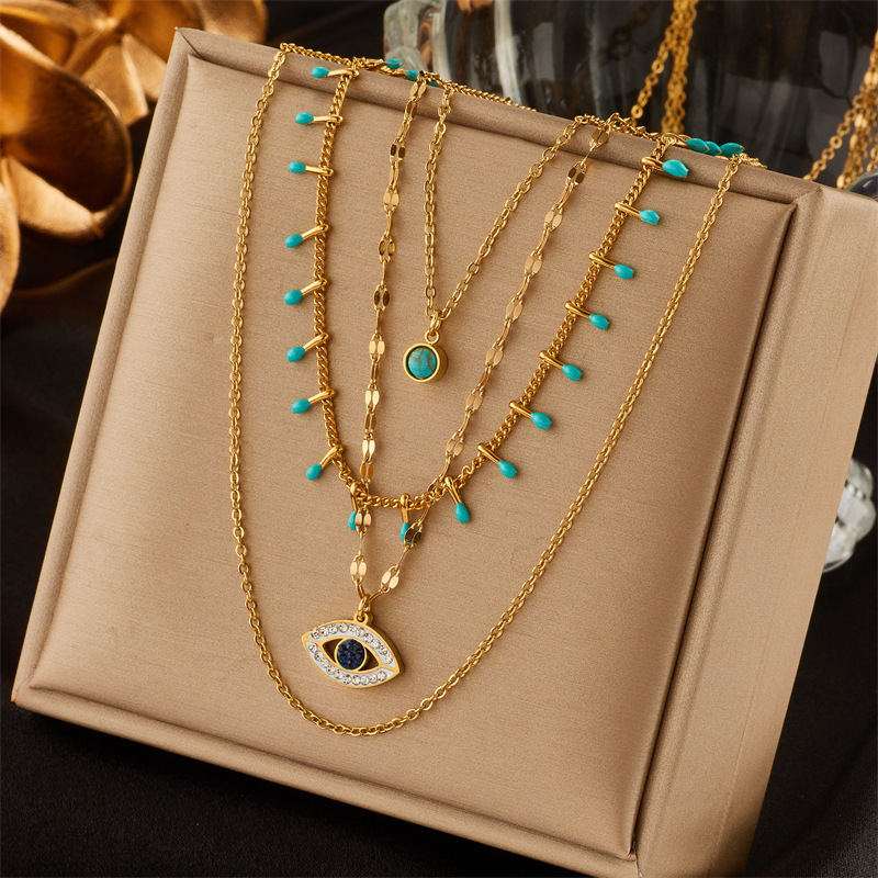 Trendy, niche, new design, retro-style, high-end stainless steel clavicle chain with multi-layered, irregular design.