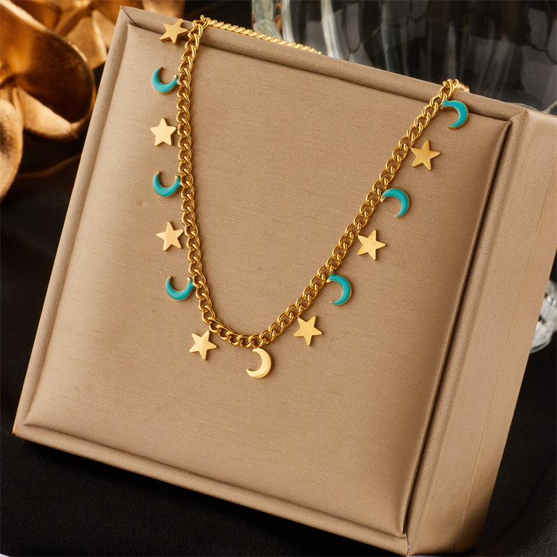 Trendy, niche, new design, retro-style, high-end stainless steel clavicle chain with multi-layered, irregular design.