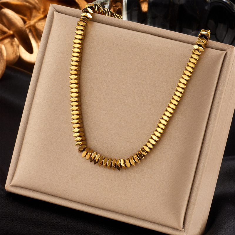 Fashionable, niche, creative design, retro ethnic style, pearl butterfly heart, rhinestone flower, eight-pointed star pendant necklace