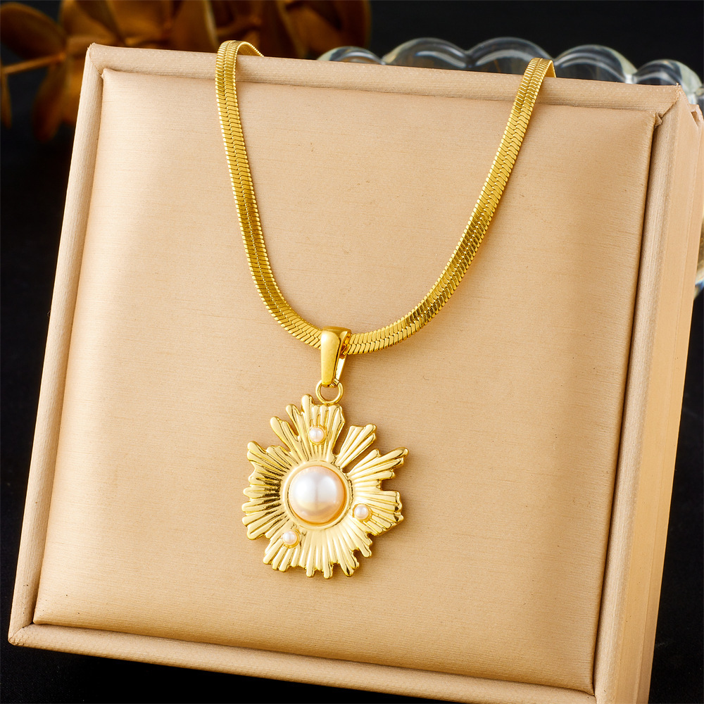 Cross-border fashion freshwater pearl sunflower gold-plated blade chain stainless steel pendant irregular personalized necklace