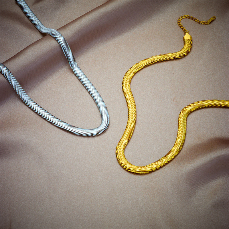 European and American cross-border creative new minimalist heavy-duty punk hip-hop titanium steel metal two-tone gold and silver chain necklace