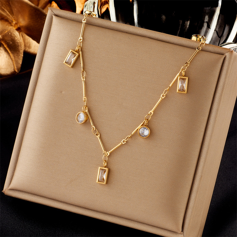 Japanese and Korean minimalist niche fashion square and round diamond-encrusted pendant chain titanium steel jewelry, versatile and exquisite small necklace.