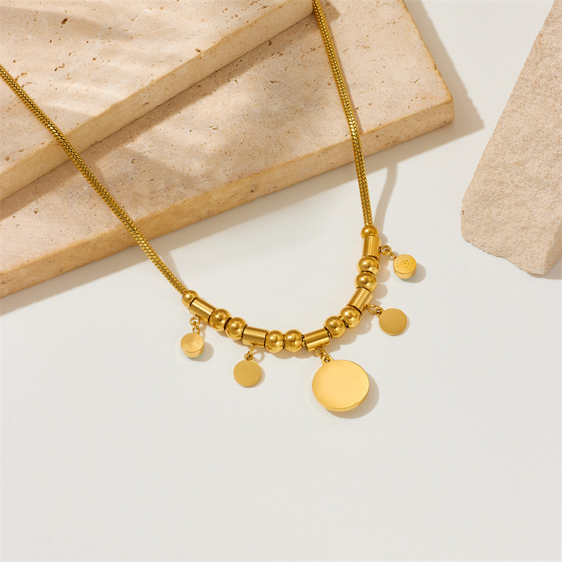 High-end European and American style, niche design, titanium steel metal turquoise round pendant jewelry, simple and elegant necklace.