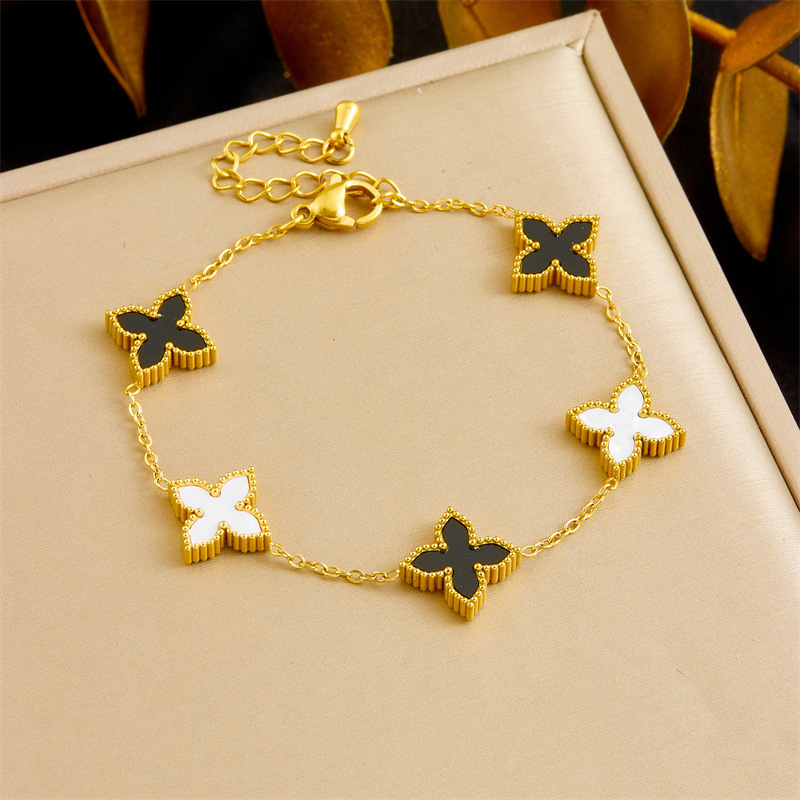 Korean style light luxury black and white double-sided reversible four-leaf clover necklace, simple and unique bracelet, fashionable and versatile jewelry set.