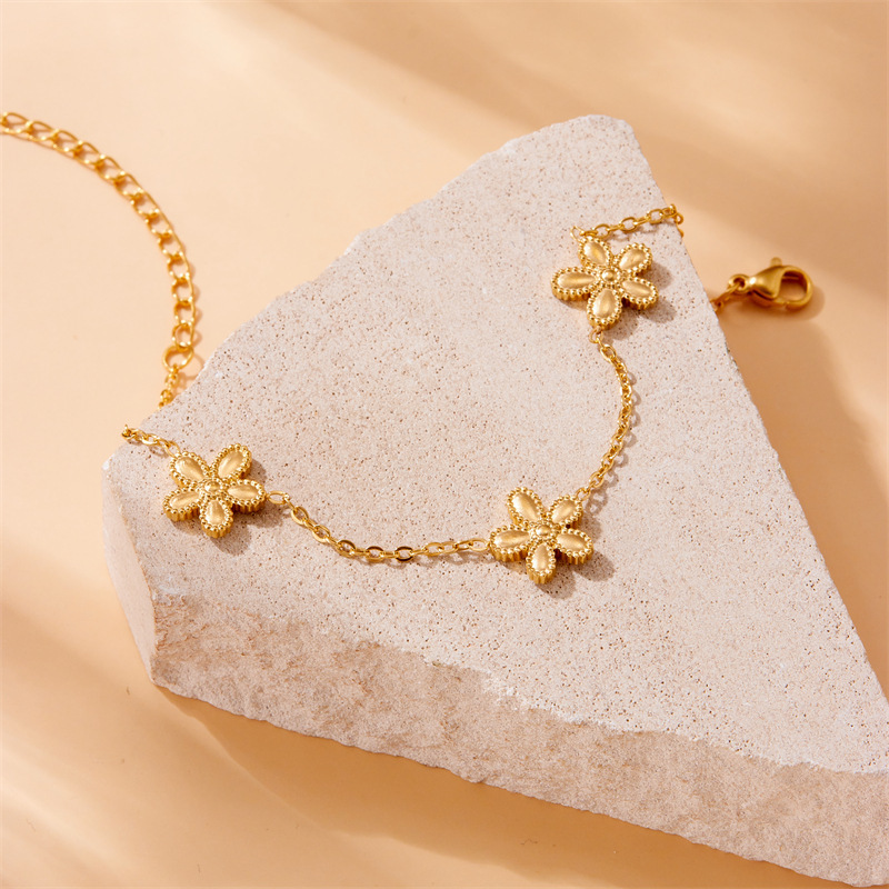European and American style, simple and versatile, gold-plated stainless steel five-petal flower accessory chain jewelry bracelet