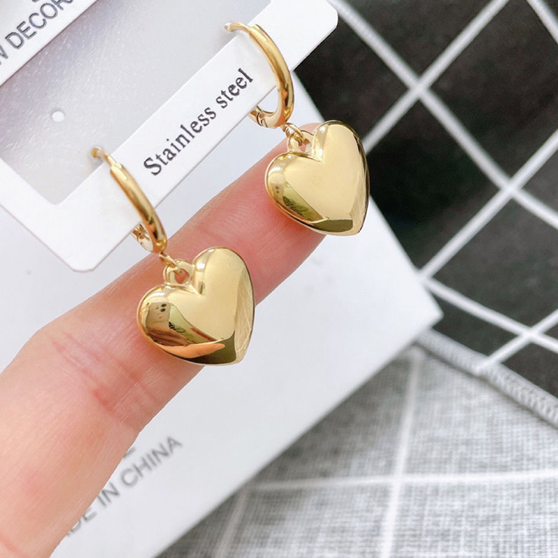 European and American trendy 3D heart-shaped minimalist earrings, unique, versatile, niche, sweet and cool style earrings.