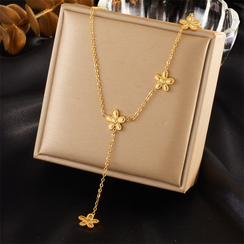 Korean style, fashionable, simple, versatile, gold-plated stainless steel flower accessory chain tassel necklace