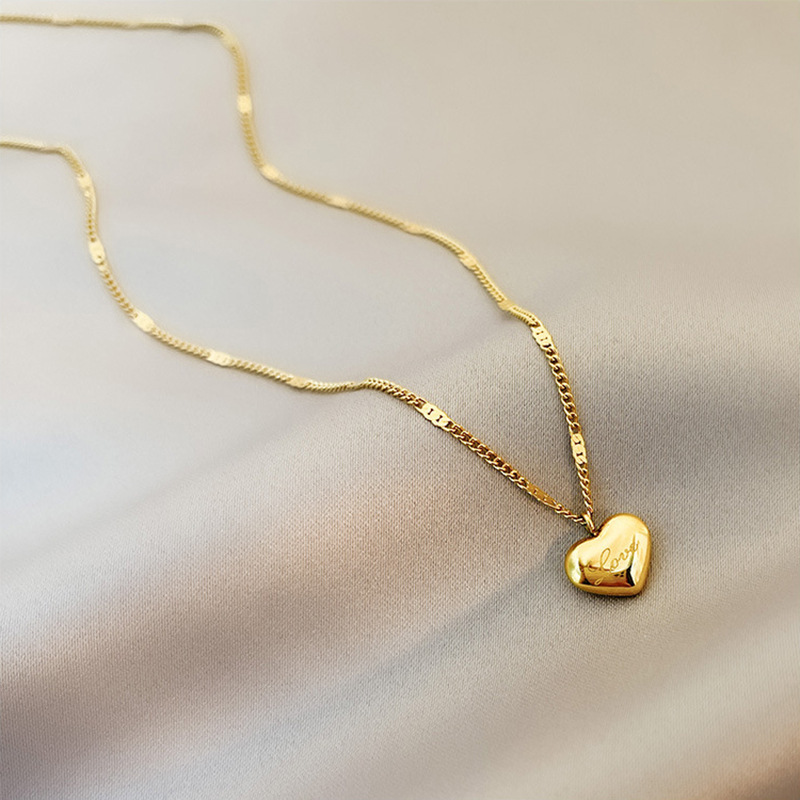 Korean style, fashionable and simple, gold-plated engraved heart pendant, stainless steel chain jewelry, women's necklace.