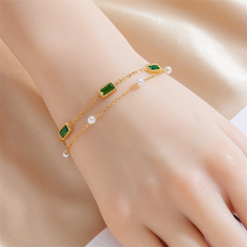 European and American style niche retro diamond-encrusted multi-layered gold-plated stainless steel chain square flower accessory bracelet