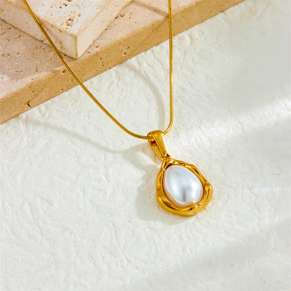 Cross-border fashion niche retro versatile teardrop-shaped pearl irregular pendant chain stainless steel women's necklace