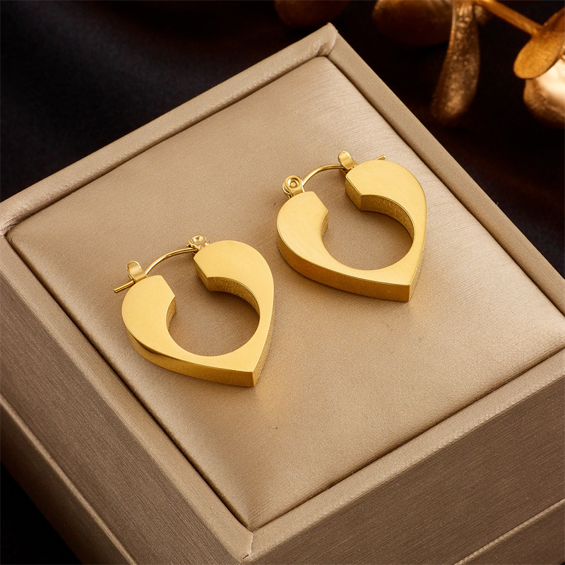 Korean style minimalist niche high-end cool minimalist design hollow heart titanium steel metal versatile earrings