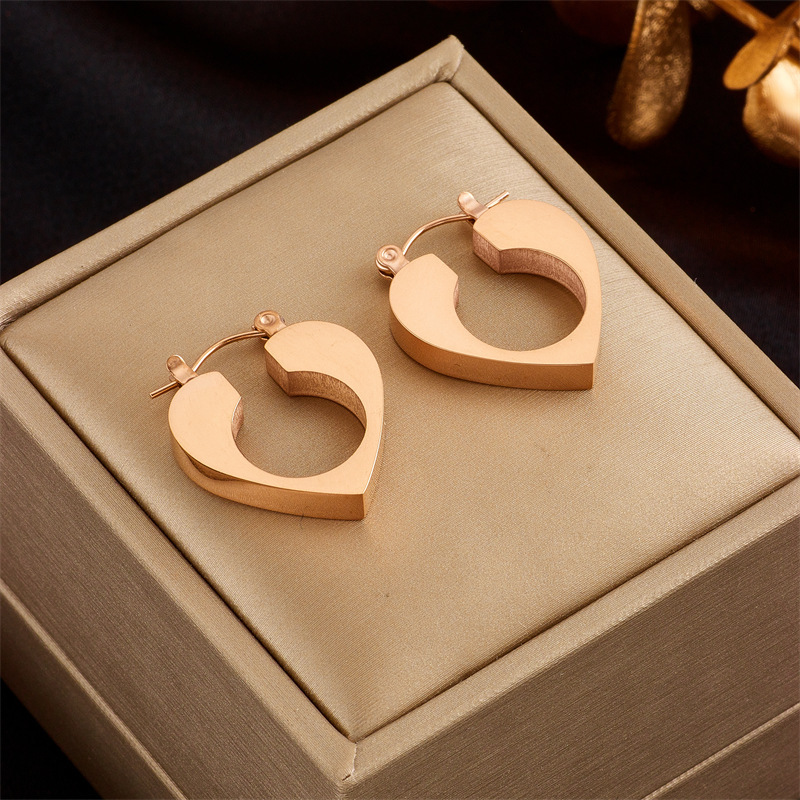 Korean style minimalist niche high-end cool minimalist design hollow heart titanium steel metal versatile earrings