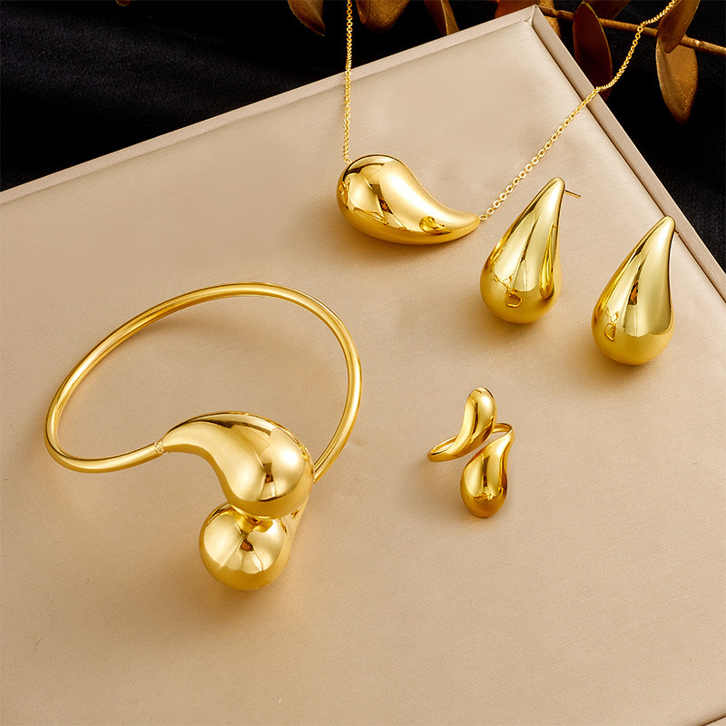 Bestselling European and American style stainless steel hollow smooth teardrop bracelet, stainless steel material, gold and silver comma-shaped open set