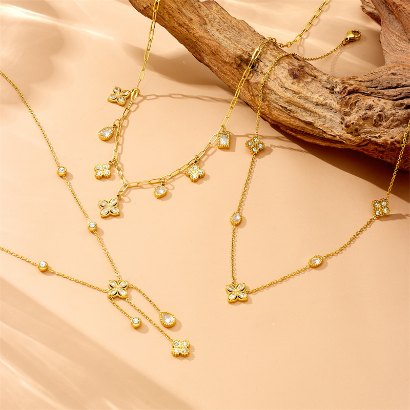 French retro-chic, light luxury, high-end diamond-encrusted teardrop-shaped four-petal flower pendant chain stainless steel clavicle necklace