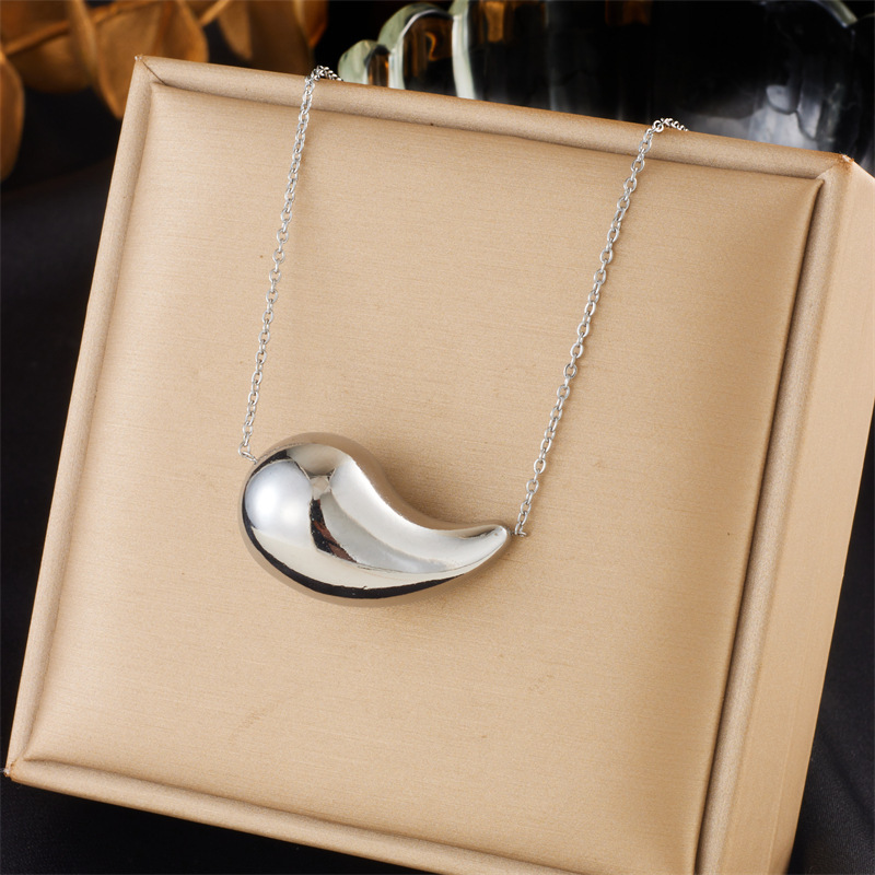 European and American style hollow gold-plated teardrop pendant chain titanium steel necklace