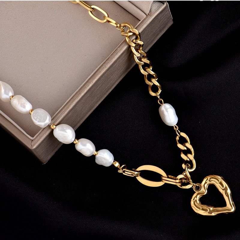 European and American minimalist fashion retro metal heart pearl elegant and versatile cool style delicate clavicle chain titanium steel necklace