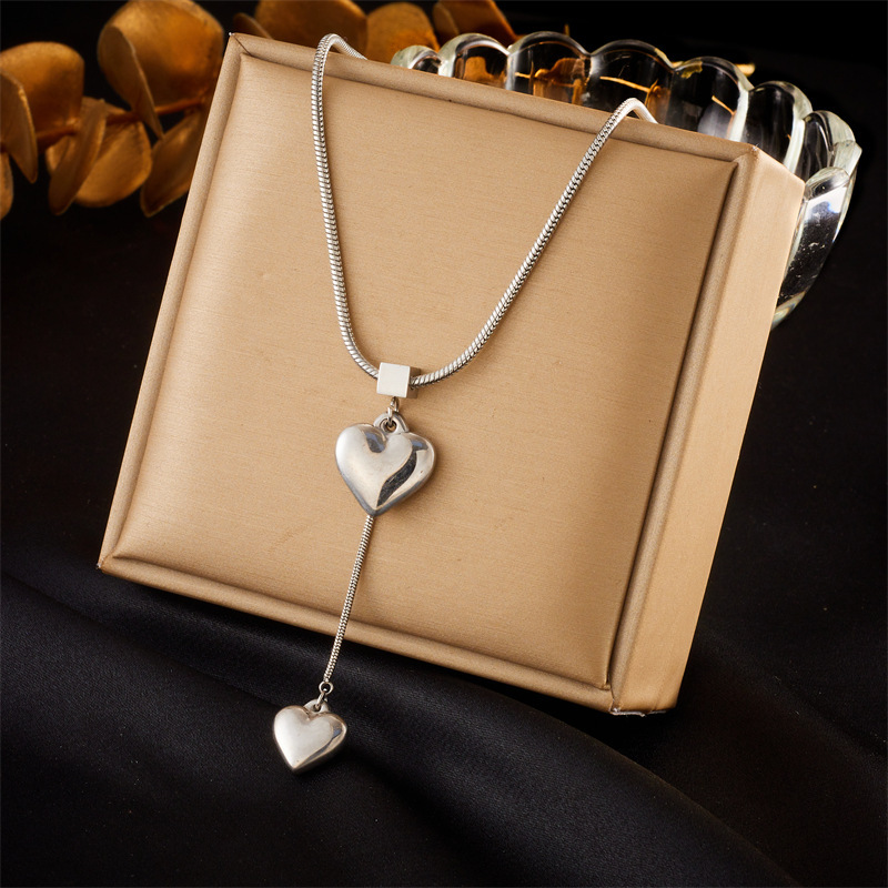 Cross-border fashion minimalist metal high-end cool style heart pendant tassel chain stainless steel gold-plated necklace