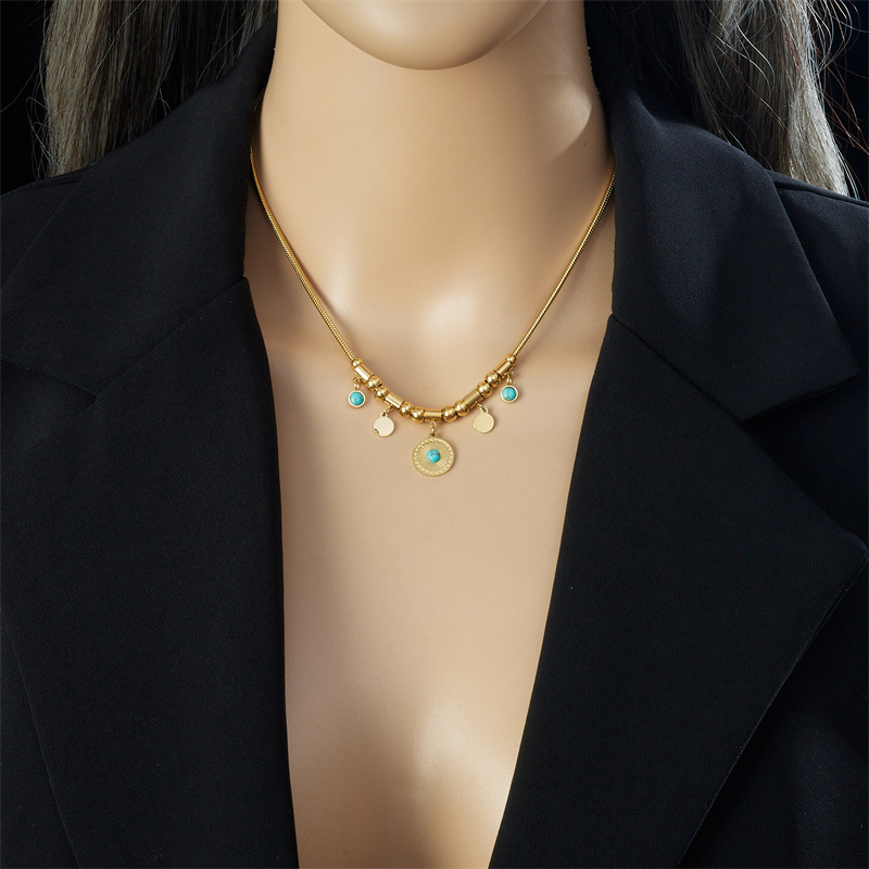 High-end European and American style, niche design, titanium steel metal turquoise round pendant jewelry, simple and elegant necklace.
