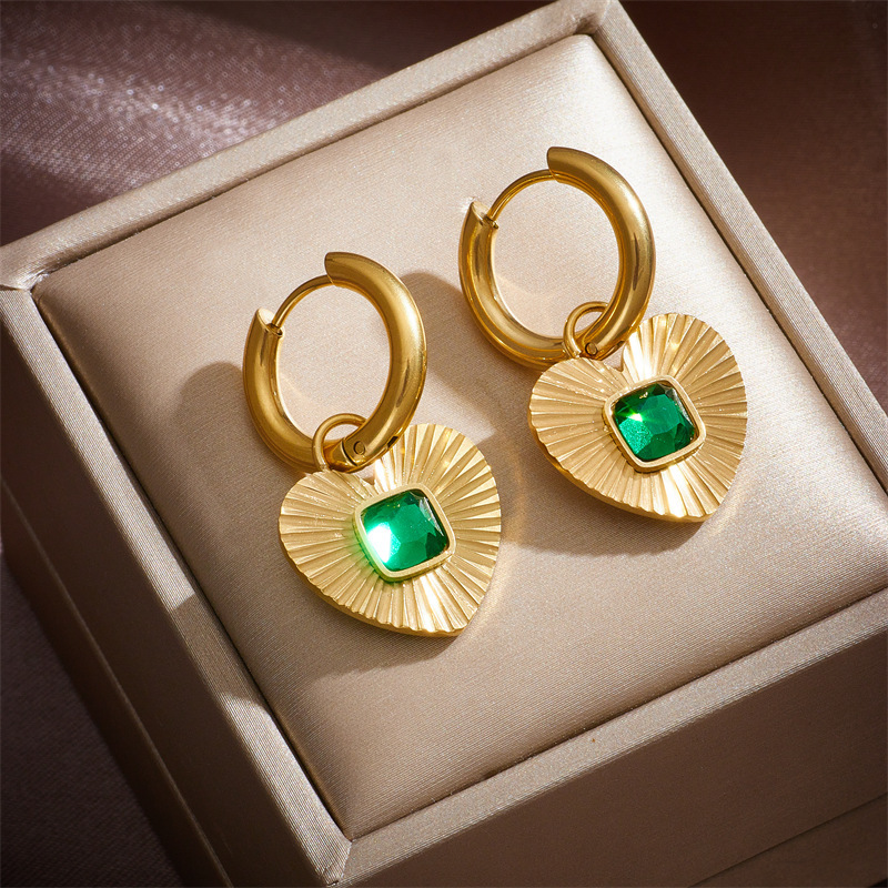 European and American cross-border fashion niche striped heart-shaped pendant with green diamond inlay, titanium steel round chunky hoop earrings