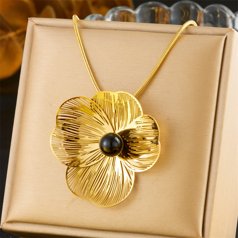 Stylish and elegant pearl necklace, earrings, and ring set featuring openwork petals and a pearl design.