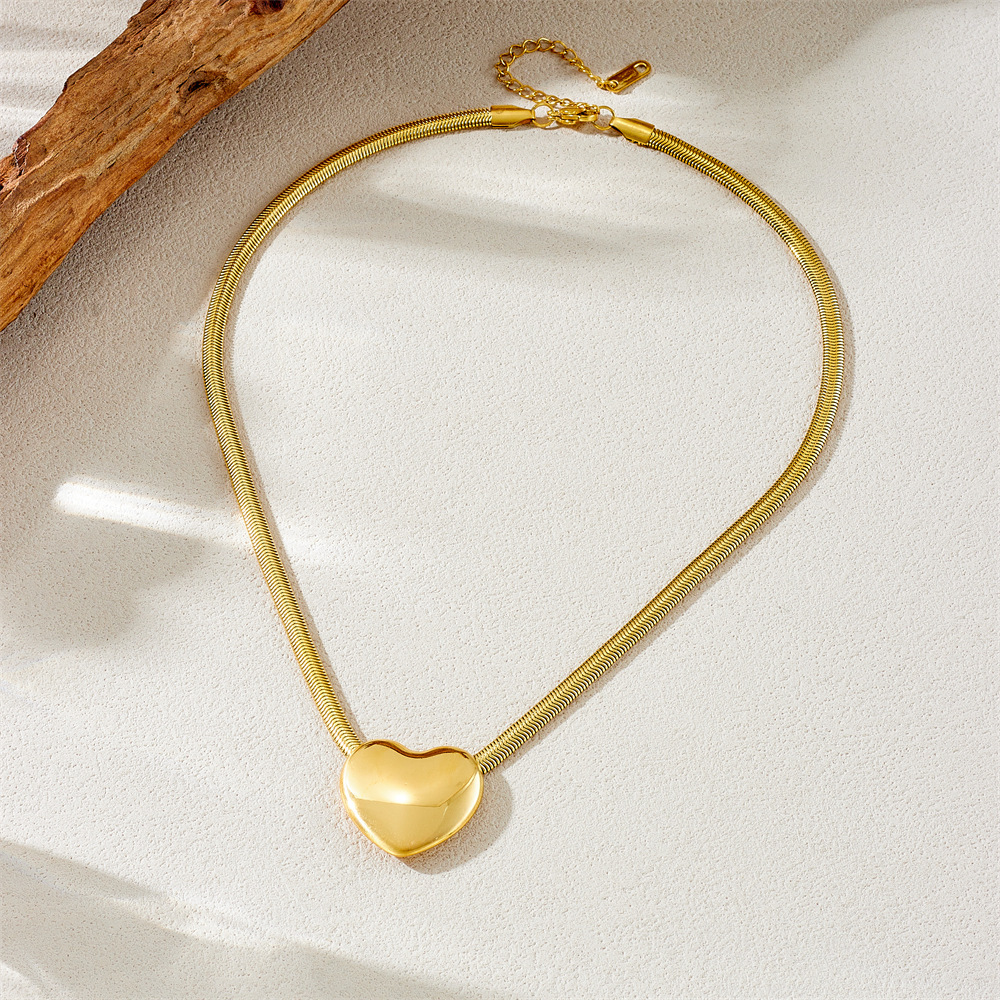 Korean style fashionable and unique light luxury glossy three-dimensional heart snake chain stainless steel gold-plated jewelry necklace