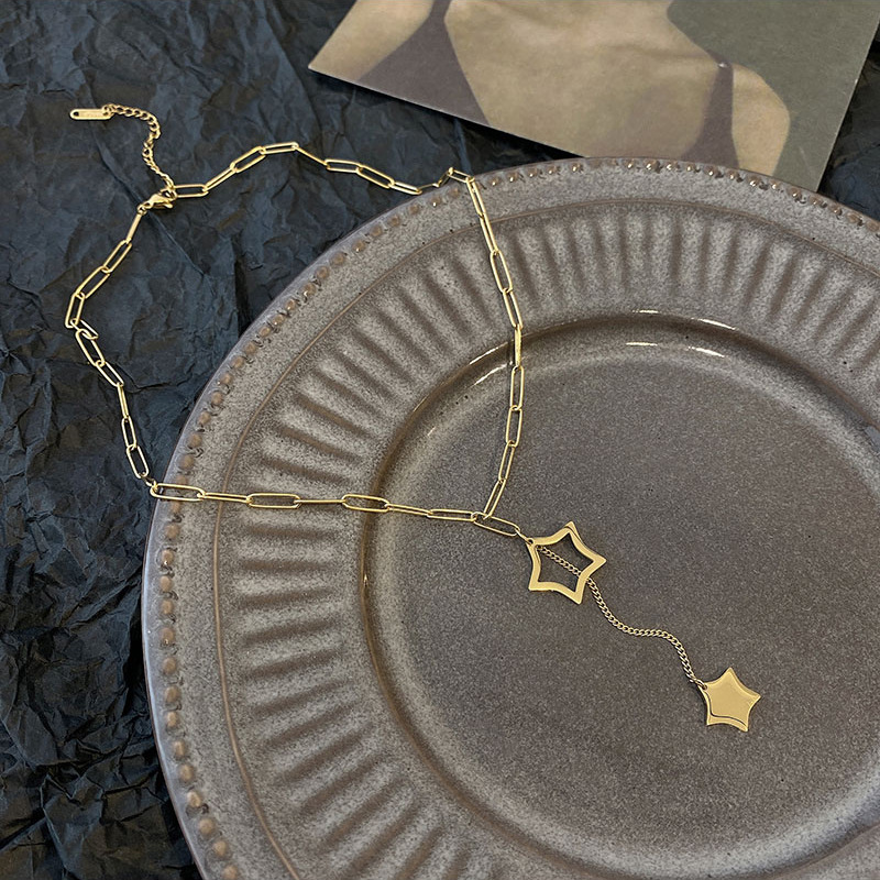Korean style minimalist and elegant hollowed-out five-pointed star tassel pendant titanium steel necklace, fashionable and versatile, unique clavicle chain.