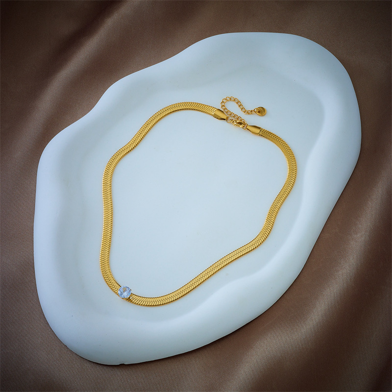 European and American fashion niche design, versatile and simple, diamond-encrusted titanium steel metal jewelry, snake bone chain necklace