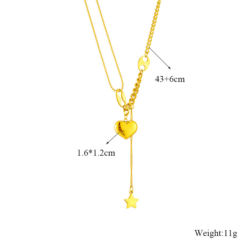 A sophisticated and versatile Japanese and Korean style necklace with star tassels and a three-dimensional heart shape. A unique design with a minimalist aesthetic.