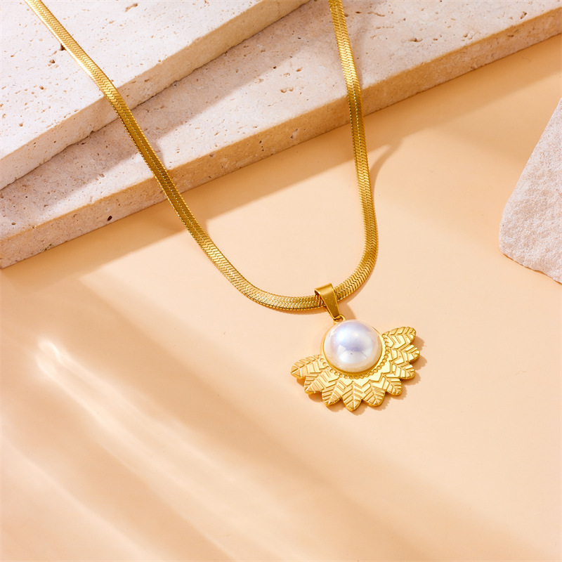 European and American cross-border fashion retro pearl inlaid fan-shaped feather pendant stainless steel chain gold-plated jewelry necklace