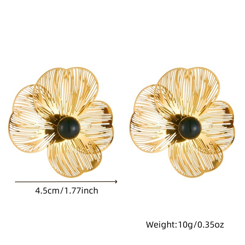 Stylish and elegant pearl necklace, earrings, and ring set featuring openwork petals and a pearl design.