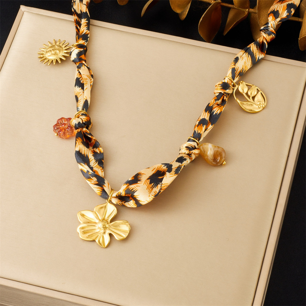 Cross-border popular elegant and versatile printed silk scarf, sexy leopard print, colorful flower drip heart sun pendant necklace