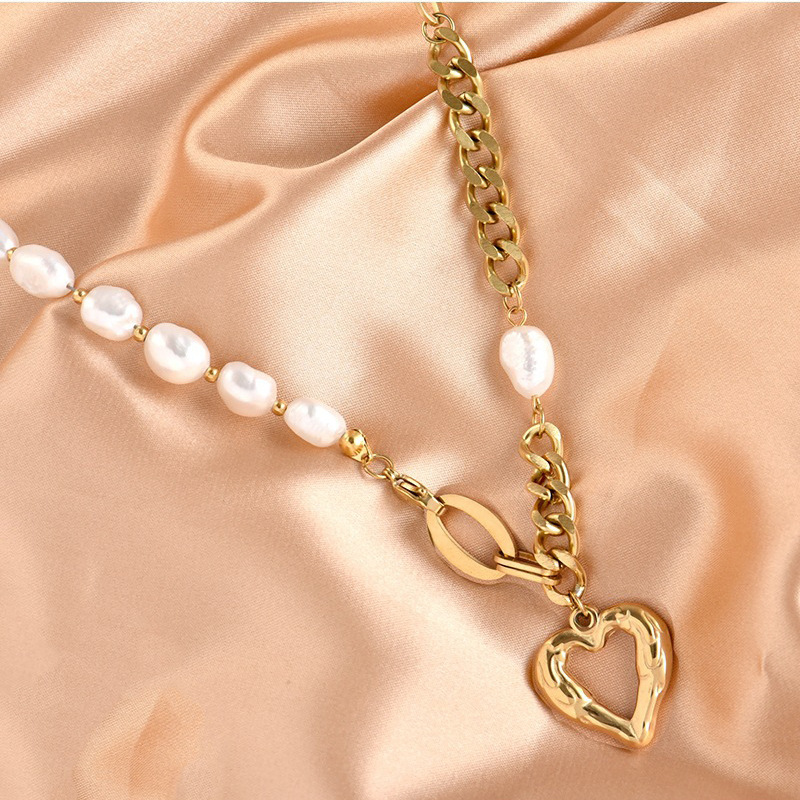 European and American minimalist fashion retro metal heart pearl elegant and versatile cool style delicate clavicle chain titanium steel necklace