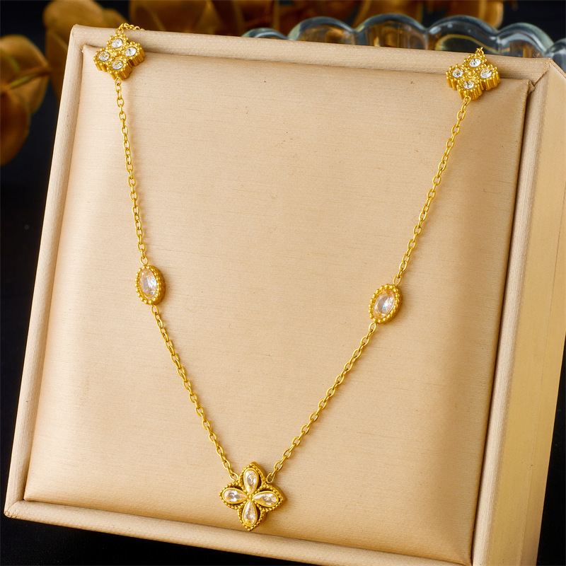 French retro-chic, light luxury, high-end diamond-encrusted teardrop-shaped four-petal flower pendant chain stainless steel clavicle necklace