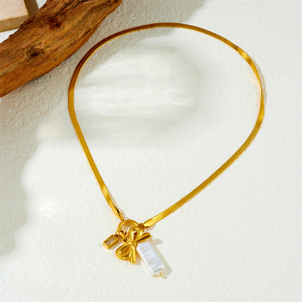 Cross-border fashion, elegant retro gold-plated stainless steel chain bow heart pearl pendant necklace