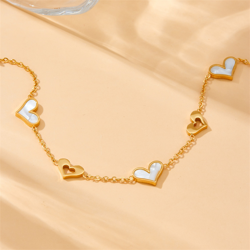 Korean style, simple and fashionable, elegant hollowed-out gold-plated seashell and heart accessory chain stainless steel bracelet