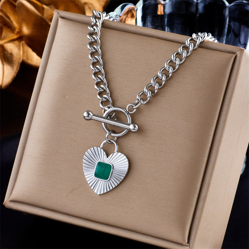 European and American retro-style personalized OT buckle heart-shaped inlaid green striped pendant heart-shaped titanium steel metal jewelry necklace
